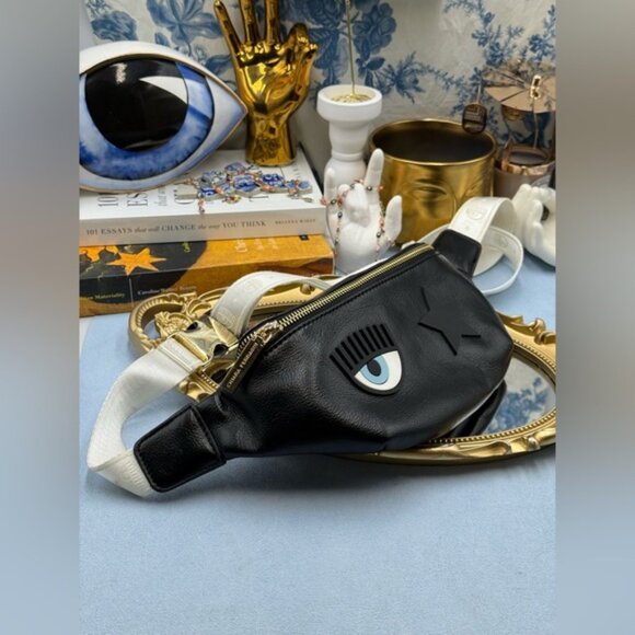 🆕 CHIARA FERRAGNI 🧿 NWOT Eye Star Patch Belt Bag, Black PU Leather White Strap - Picture 3 of 15